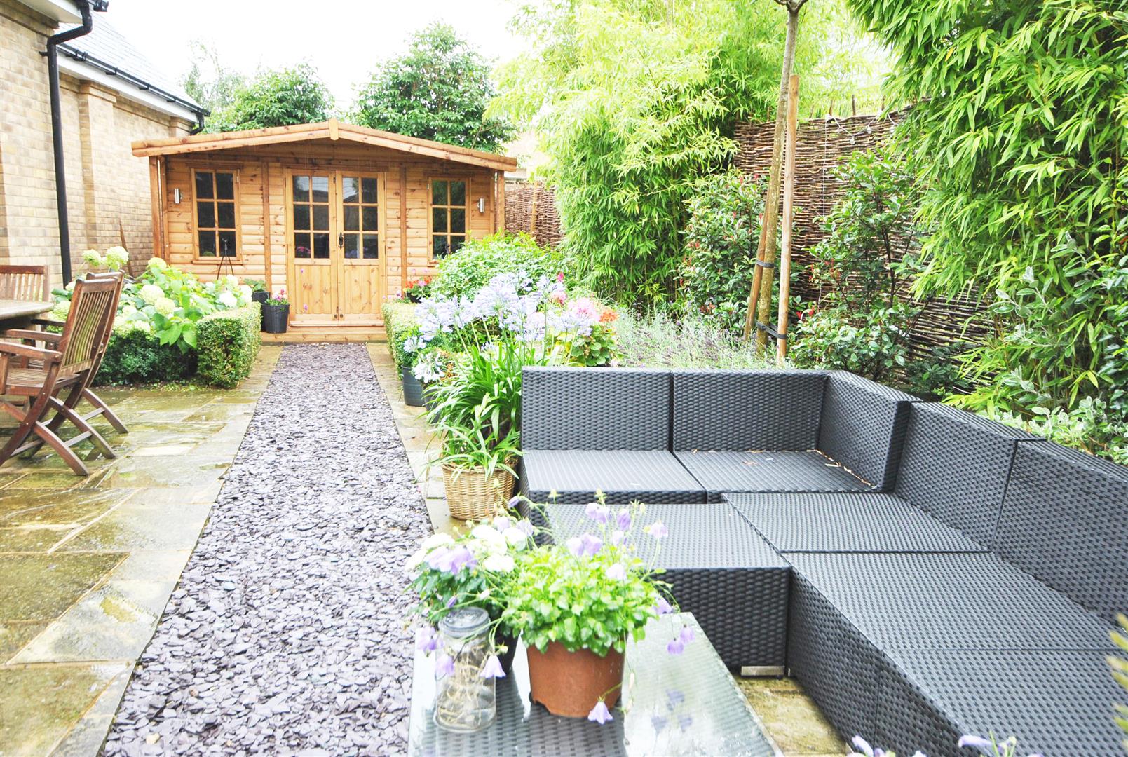 4 Bedrooms, House - Detached
